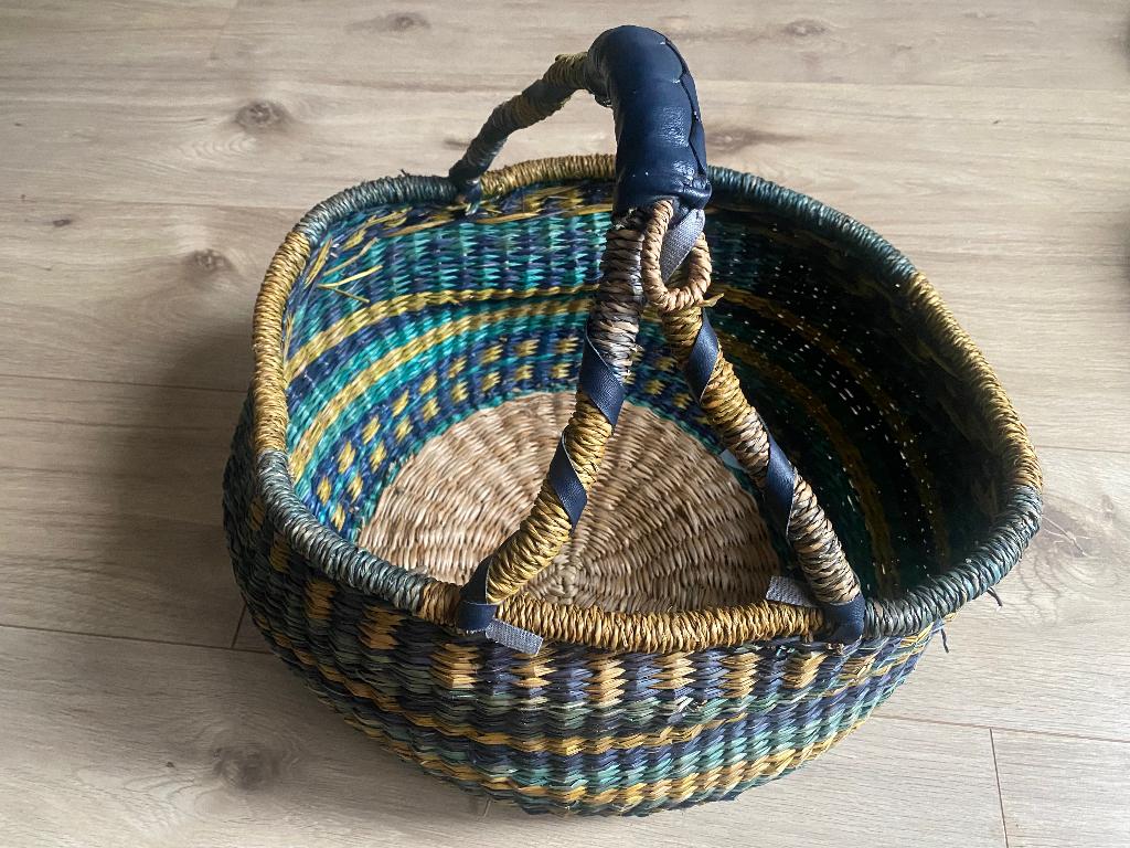 Afrikaanse mand, Huis en Inrichting, Woonaccessoires | Schalen en Manden, Mand, Rond, Ophalen of Verzenden, Zo goed als nieuw