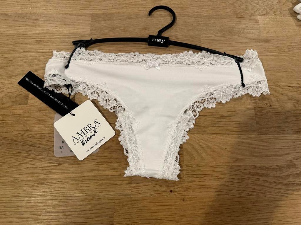 Ambra string 36 NIEUW!! Nu €7,50, Kleding | Dames, Ophalen of Verzenden, Wit, String