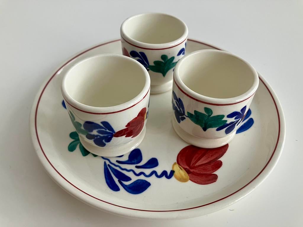 Boerenbont Regout. Schotel met 3 eierdopjes, Antiek en Kunst, Ophalen of Verzenden