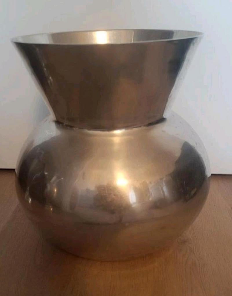 Grote zilverkleurige aluminium vaas, Huis en Inrichting, Woonaccessoires | Vazen, Ophalen, Overige materialen, Overige kleuren