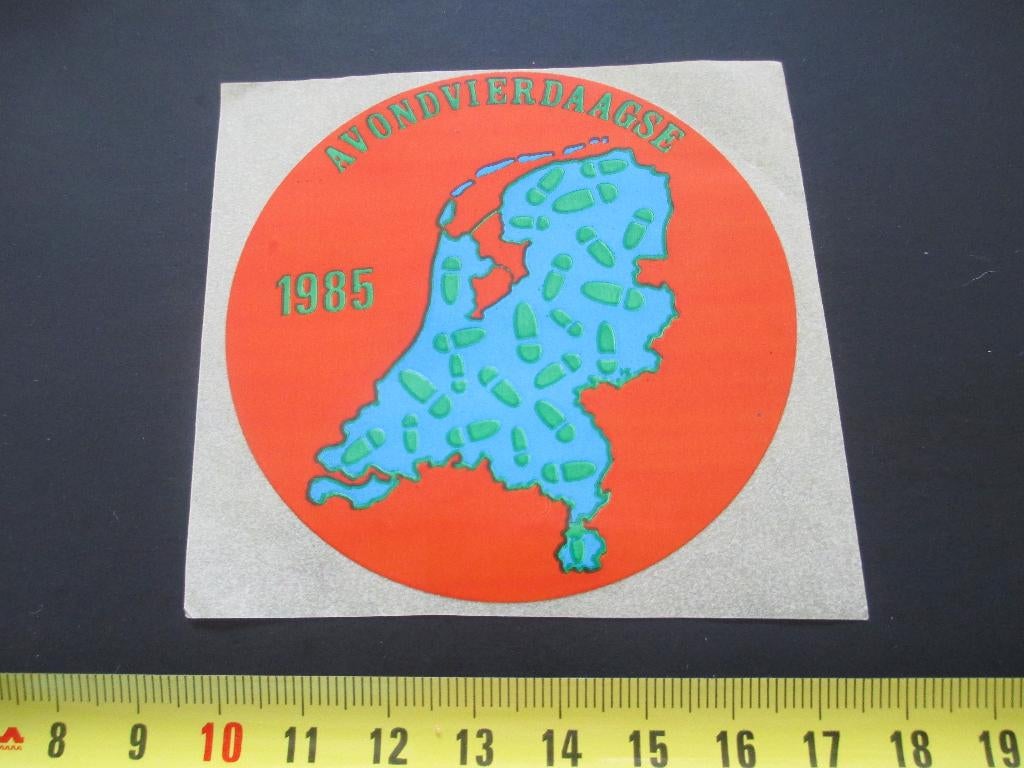sticker Avondvierdaagse 1985  Wandelen, Ophalen, Zo goed als nieuw