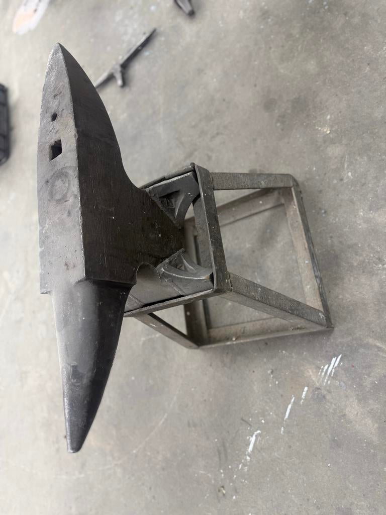 Aambeeld 100KG met gereedschap 80CM, Ophalen