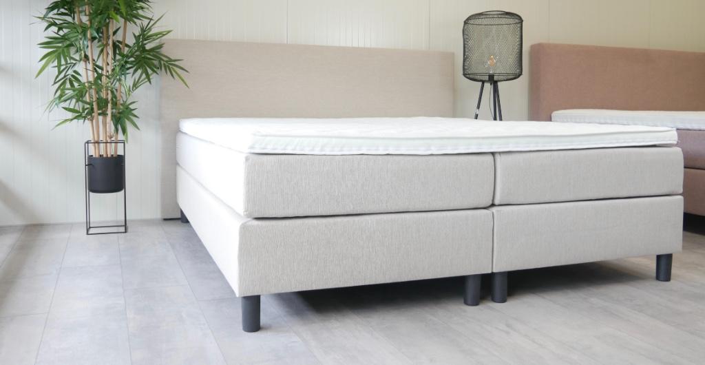 LUXE BOXSPRING 180 x 200 ZANDKLEUR - GEVEERDE ONDERBOXEN, Beige, Ophalen of Verzenden, 180 cm, 200 cm