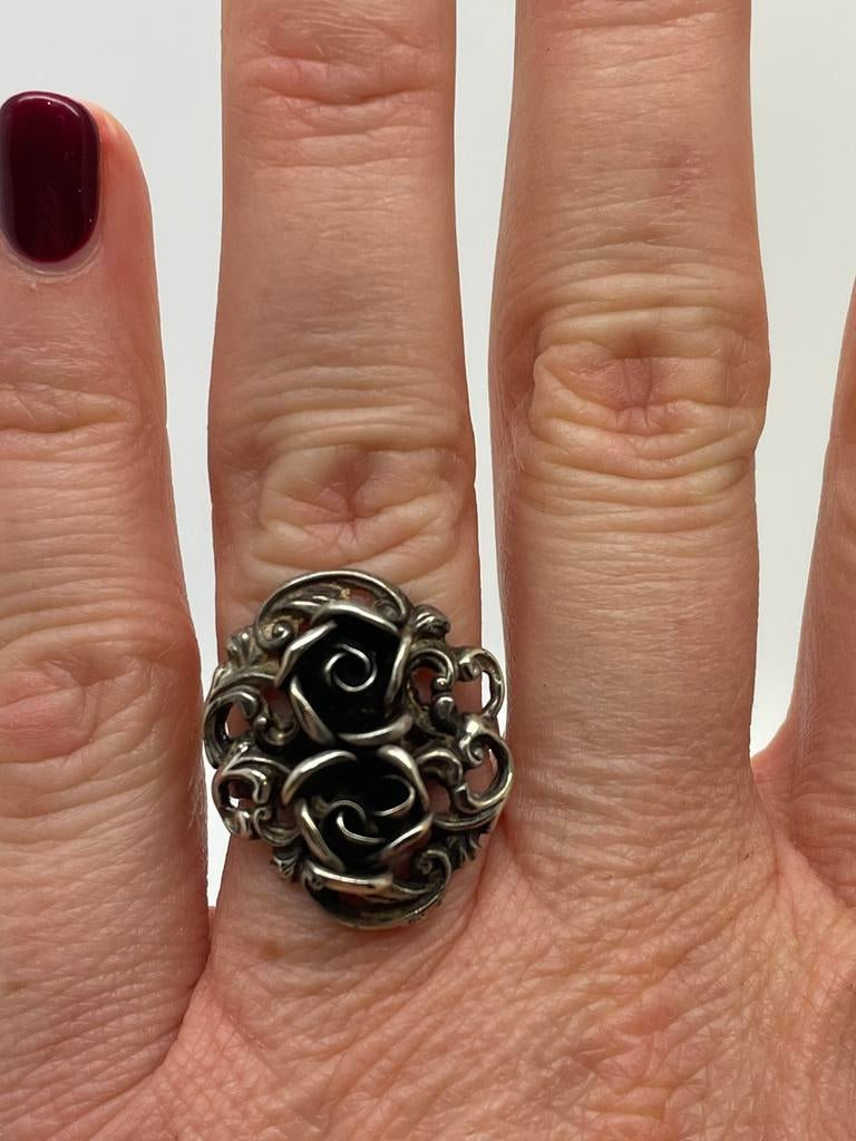 B557 Prachtige zilveren ring TEKA roosjes maat 17,5, Ophalen of Verzenden, X, Dame, Zilver