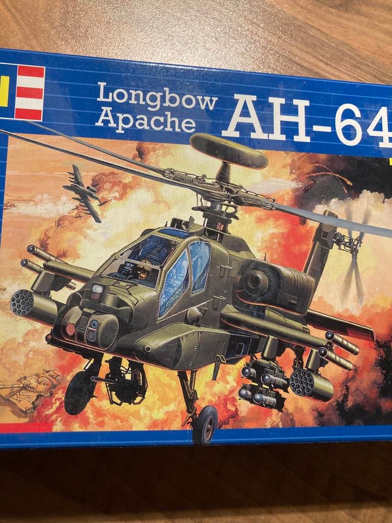Revell apache helikopter, Ophalen of Verzenden, Zo goed als nieuw, 1:72 tot 1:144, Revell