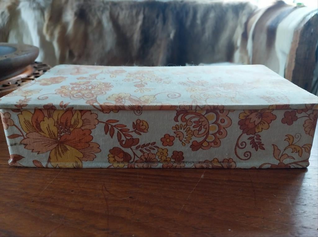 Oud, Stoffen Doosje van Tante Brocante, Antiek en Kunst, Curiosa en Brocante, Ophalen of Verzenden