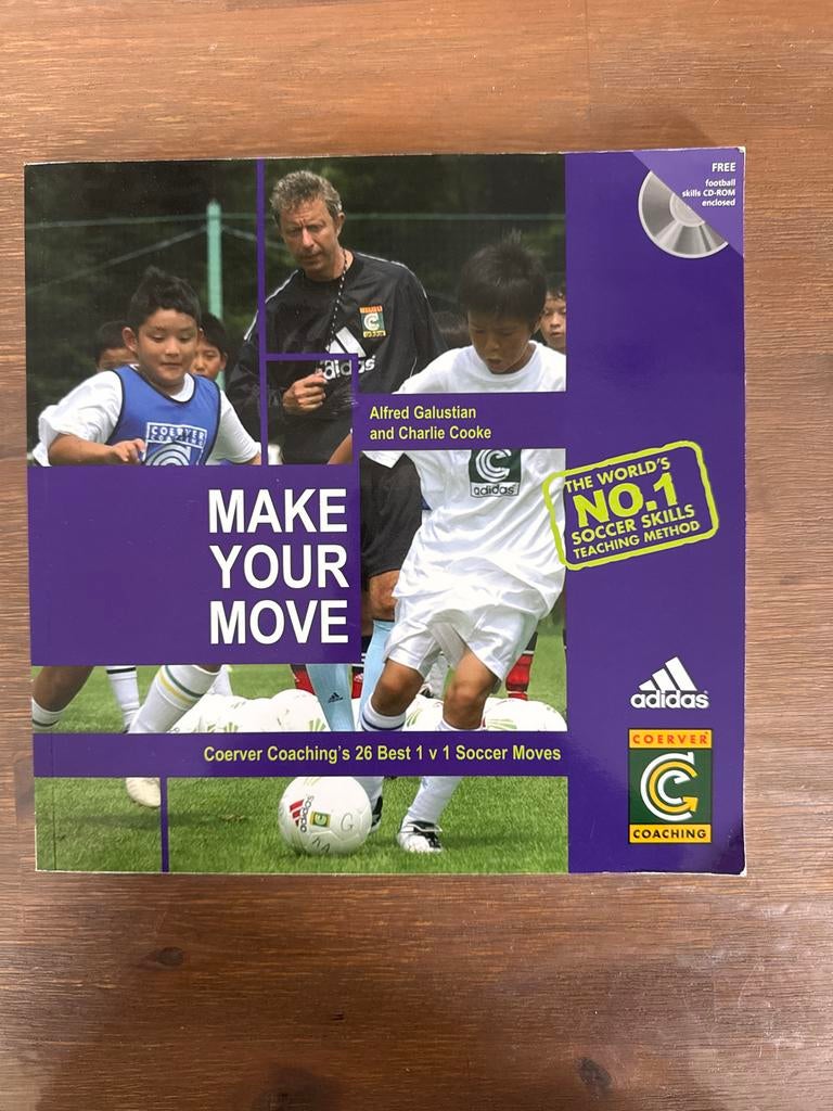 Make Your Move - Coerver Coaching Voetbalboek, Boeken, Ophalen of Verzenden, Zo goed als nieuw, Balsport