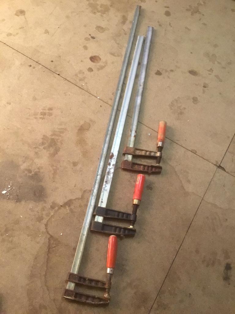 Drie stuks lijmklemmen van 160 / 110 / 90 CM lang, Ophalen, Zo goed als nieuw