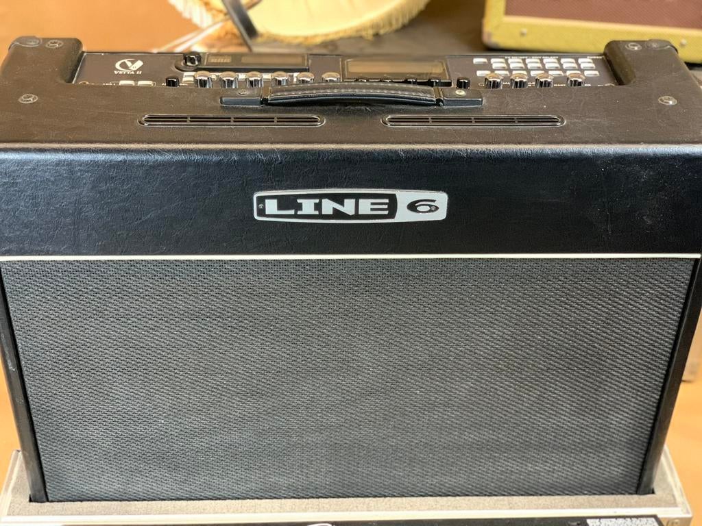 Line 6 vetta ii gitaar versterker + voetpedaal en flightcase, Ophalen, Zo goed als nieuw, 100 watt of meer