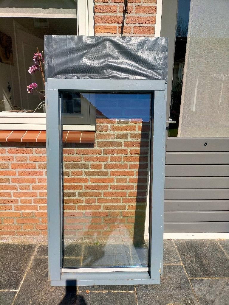 houten kozijn, Doe-het-zelf en Verbouw, Kozijnen en Schuifpuien, Gebruikt, Raamkozijn, Inclusief glas, 75 tot 150 cm