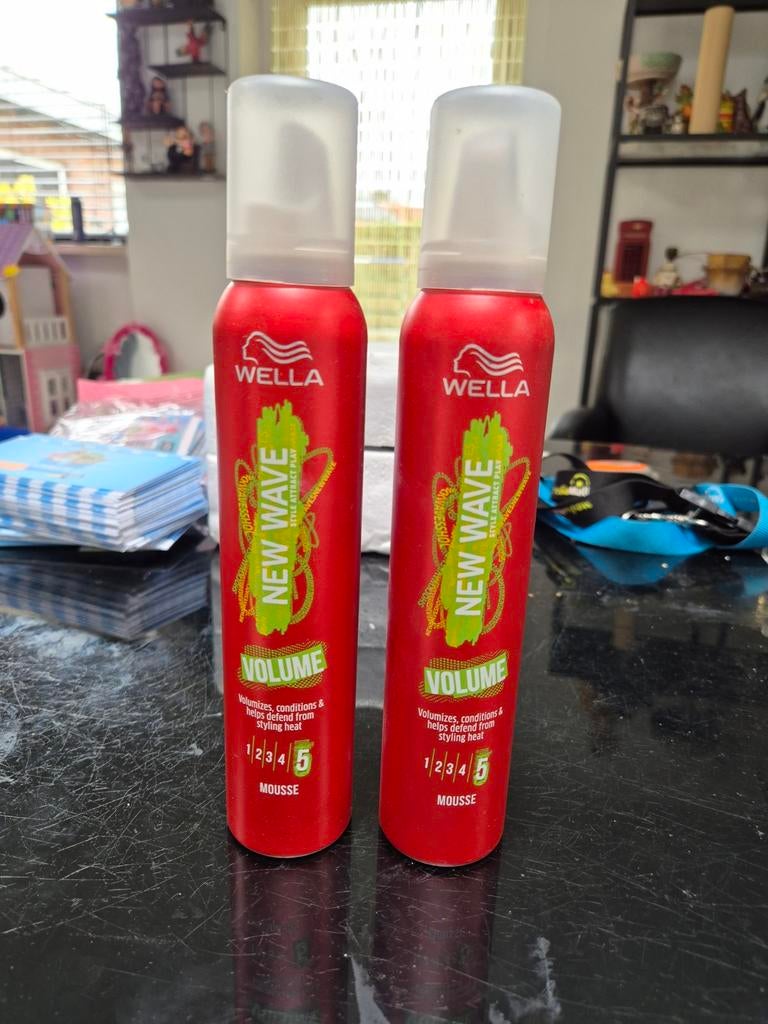 Wella New Wave Volume Mousse - 2 stuks nieuw!!, Ophalen of Verzenden, Nieuw, Gel, Wax, Haarlak of Mousse
