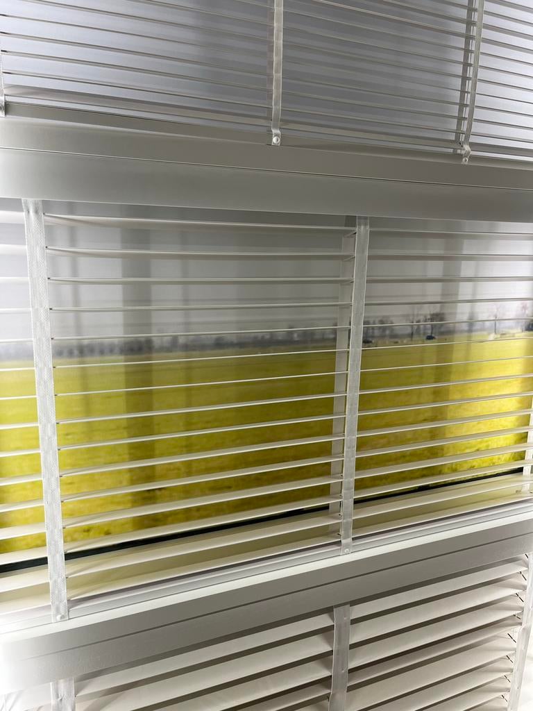 Houten jaloezieën 50mm lamellen - Diverse maten en kleuren, 150 tot 200 cm, Nieuw, Ophalen of Verzenden, Grijs