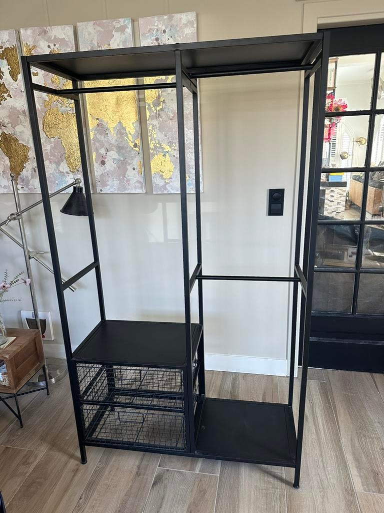 Zwart metalen kledingkast/rek, Huis en Inrichting, 100 tot 150 cm, Ophalen of Verzenden, Zo goed als nieuw, 150 tot 200 cm