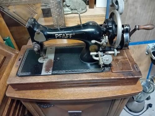 Vintage oude peaff hand naaimachine, Ophalen