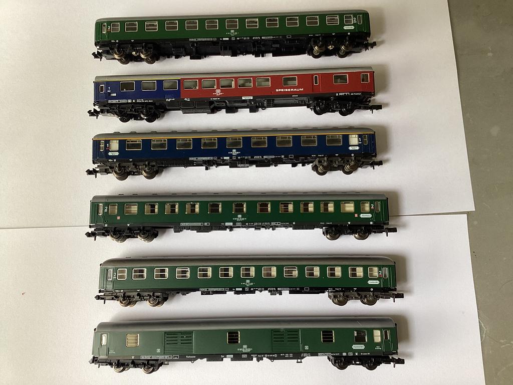 6 rijtuigen 5 Fleischmann en 1 arnold, Gelijkstroom, Fleischmann, Ophalen of Verzenden, Gebruikt