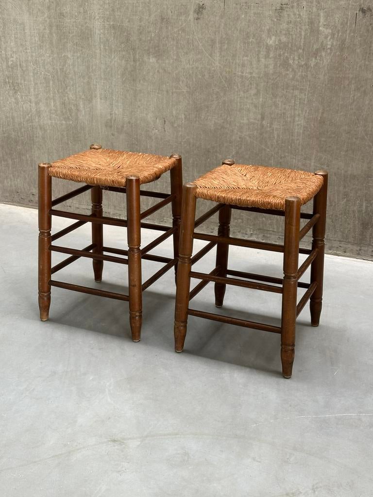 Set/2 houten krukken met biezen zitting ‘60, Huis en Inrichting, Barkrukken, Ophalen, Gebruikt, 60 tot 90 cm, X