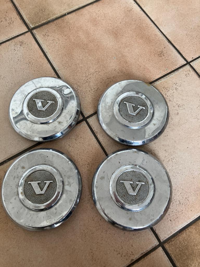 VOLVO wieldoppen en typeplaatje 245 L (ook voor VOLVO)-bod?, Auto-onderdelen, Ophalen of Verzenden, Gebruikt, Volvo