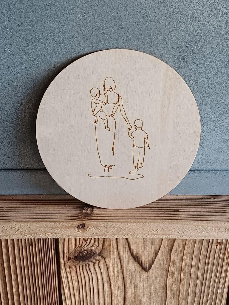 Gegraveerd houten bordje 'Mama met 2 kinderen', Ophalen of Verzenden, Nieuw, Bruin, Hout