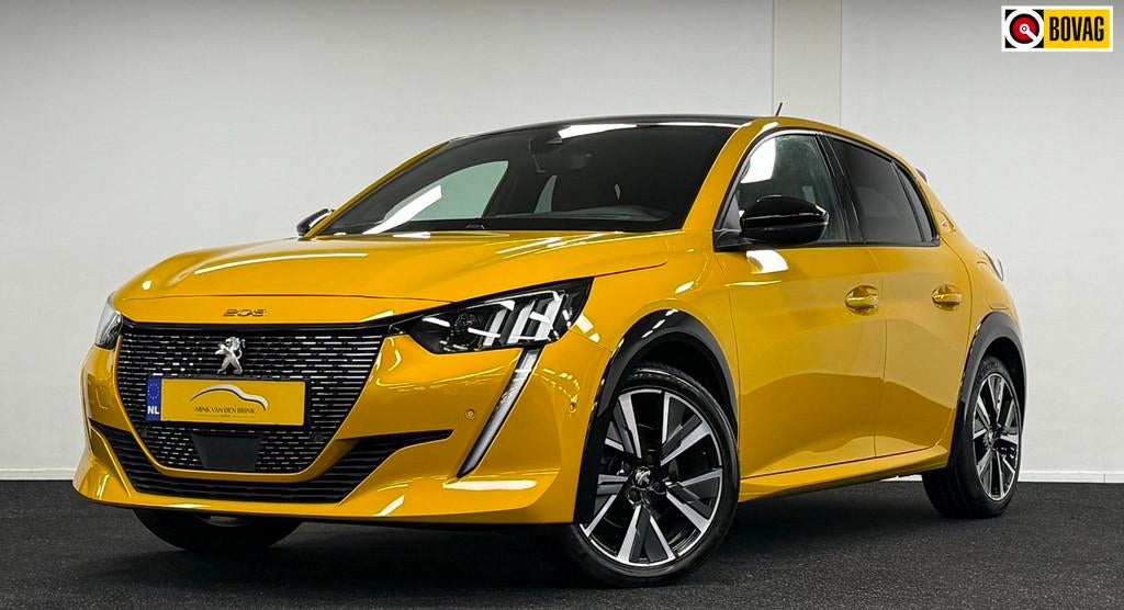 Peugeot 208 1.2 PureTech GT*131PK*DealerOh*Automaat*Navi*Cam, Auto's, Gebruikt, Zwart, 1133 kg, Leder en Stof