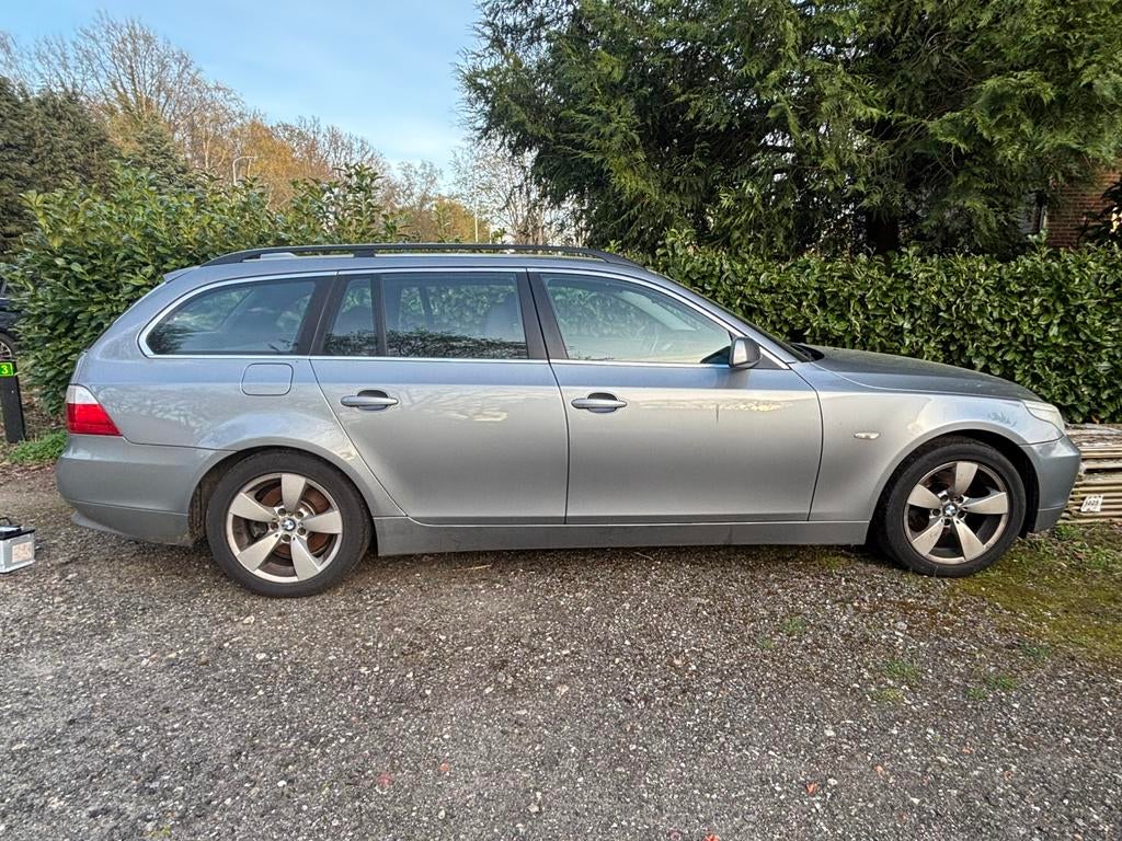 BMW 5-Serie 525i Touring **defect**!!!, Auto's, Automaat, Achterwielaandrijving, Zwart, 2000 kg