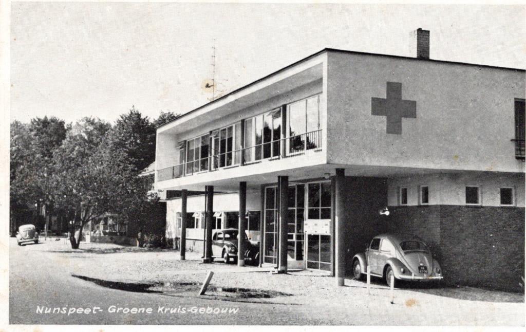 Nunspeet, Groene Kruisgebouw. (26), Verzamelen, Verzenden, 1940 tot 1960, Gelopen, Gelderland