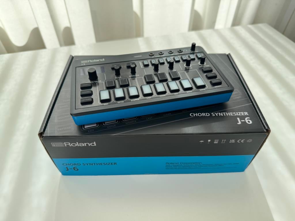 Roland AIRA Compact J-6 Chord Synthesizer, Muziek en Instrumenten, Ophalen, Roland, Overige aantallen, Zo goed als nieuw
