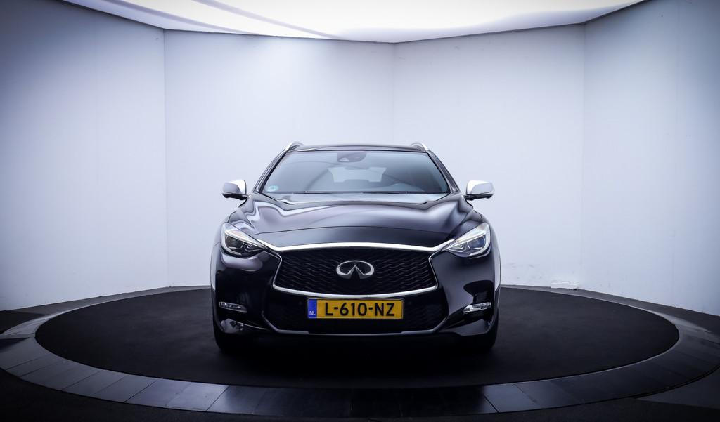 Infiniti Q30 2.0t Sport AWD PANO | BOSE | 360 CAM | NAVI | D, 15 km/l, 4 cilinders, Leder en Stof, Zwart