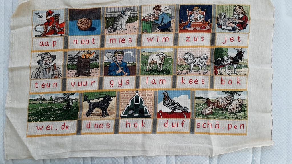 Geborduurd Aap Noot Mies plankje - Vintage Wanddecoratie, Hobby en Vrije tijd, Borduren en Borduurmachines, Ophalen of Verzenden