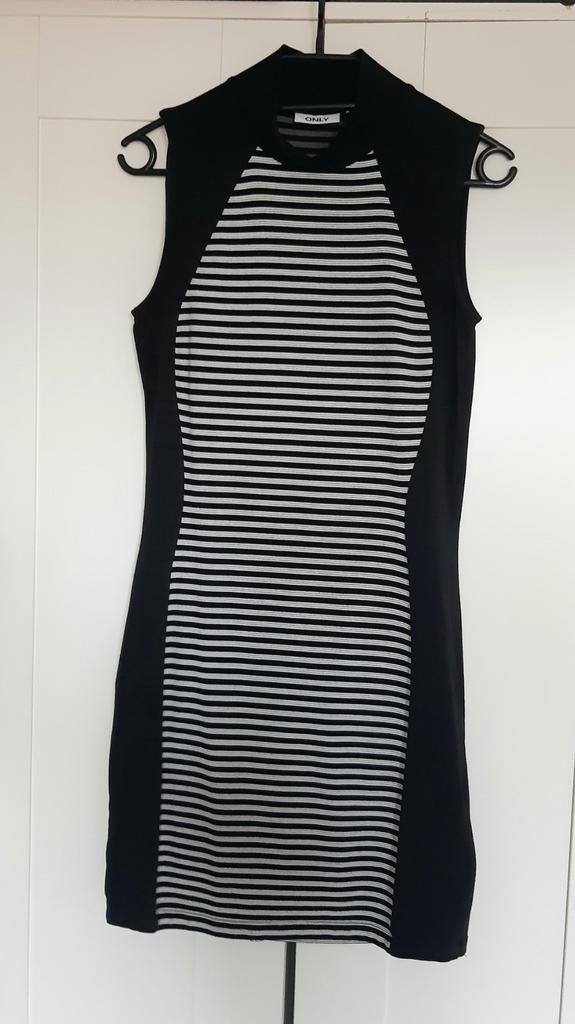 Jurkje maat M, Ophalen, Zo goed als nieuw, Wit, Boven de knie