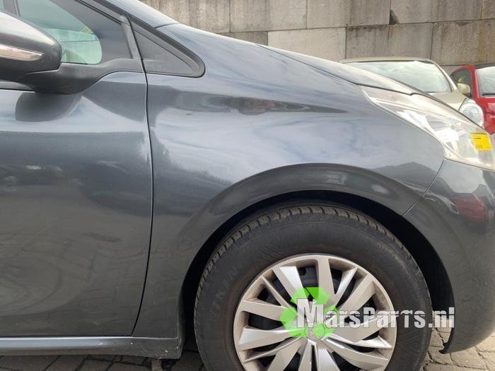 Scherm rechts-voor van een Peugeot 208 (KTP), Gebruikt, -, -, Ophalen of Verzenden