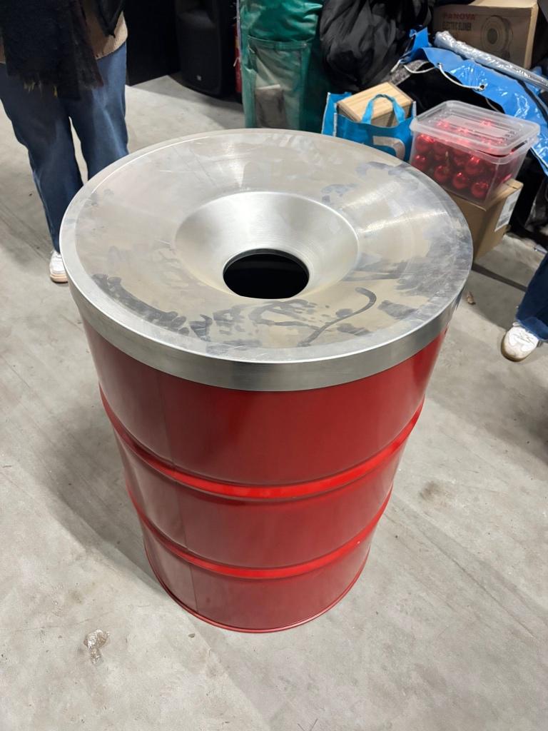 Vlamdovende metalen vat (prullenbak) 4x, Ophalen, Zo goed als nieuw