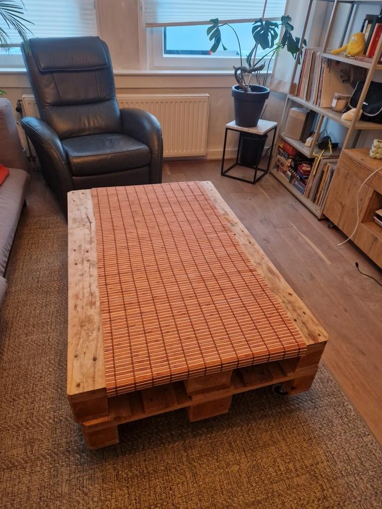 Unieke handgemaakte salontafel van pallets met wielen, Ophalen