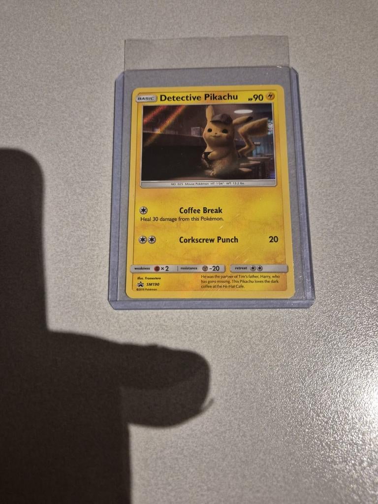 Detective Pikachu Pokémon kaart, Hobby en Vrije tijd, Verzamelkaartspellen | Pokémon, Ophalen of Verzenden, Zo goed als nieuw