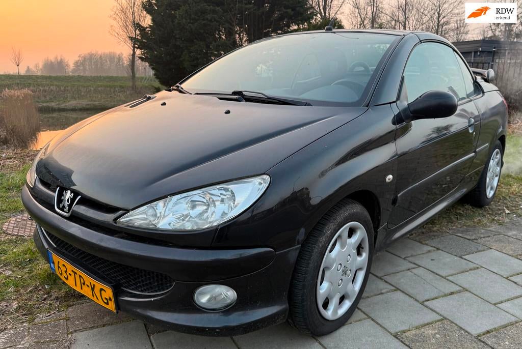 Peugeot 206 CC 1.6-16V opknapper blanke lak schade, Auto's, Voorwielaandrijving, Gebruikt, 4 cilinders, Cabriolet