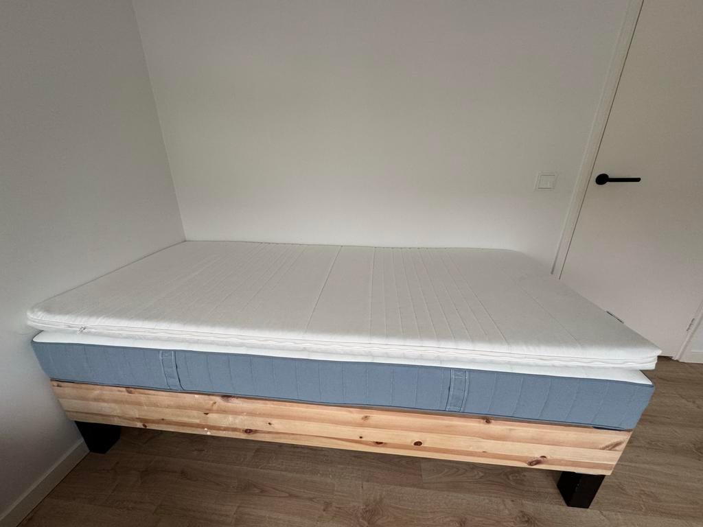 T.e.a.b 1 persoons bed 90x200 met topper, Huis en Inrichting, Ophalen, 90 cm, Tweepersoons, Zo goed als nieuw