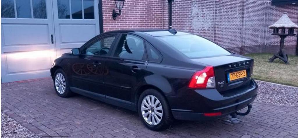 S40 2.4 5 Cillinder AUT Riem vervangen bij 124.000, Auto's, Stof, Zwart, Traction-control, 700 kg