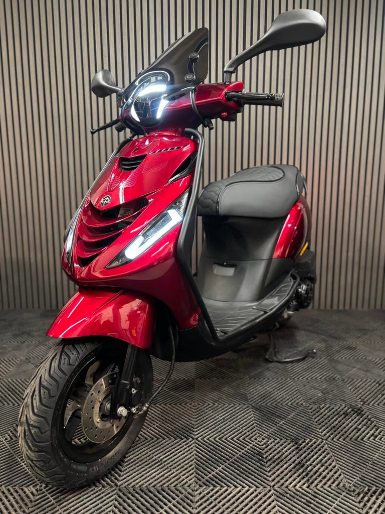 PIAGGIO ZIP 4T 3V 2020 FULL OPTION CANDY RED, Ophalen of Verzenden, Zo goed als nieuw, Benzine, Zip