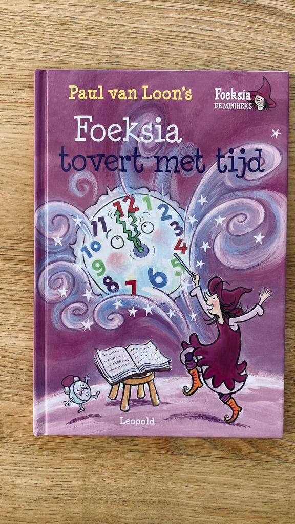 Foeksia tovert met tijd - Paul van Loon (kinderboek), Ophalen of Verzenden, Zo goed als nieuw, Fictie algemeen