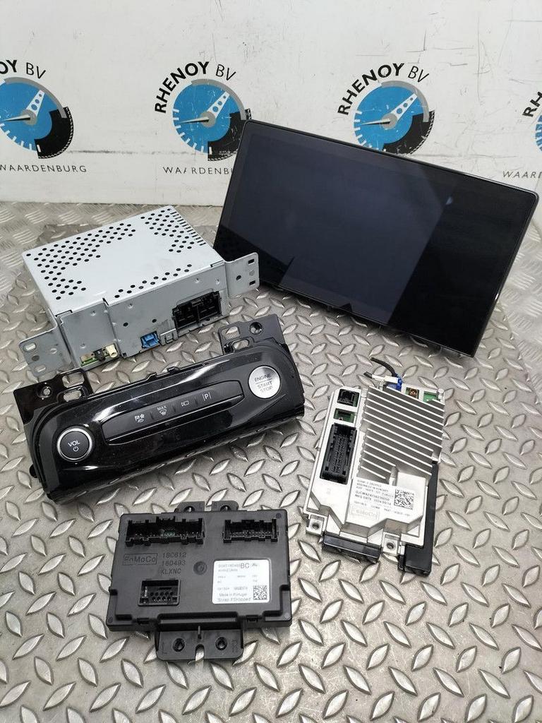 FORD KUGA ST-Line NAVIGATIE 2024, Ophalen of Verzenden, Gebruikt, Stiba lid