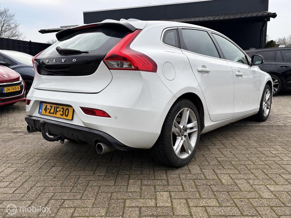 Volvo V40 2.0 D4 R-Design NAVI / CLIMA / CRUISE / TR.HAAK /, Voorwielaandrijving, Euro 5, Gebruikt, Zwart