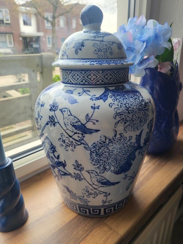 Blauw witte dekselvaas / gemberpot porselein Wants & Needs, Blauw, Aardewerk of Porselein, Ophalen of Verzenden, Zo goed als nieuw
