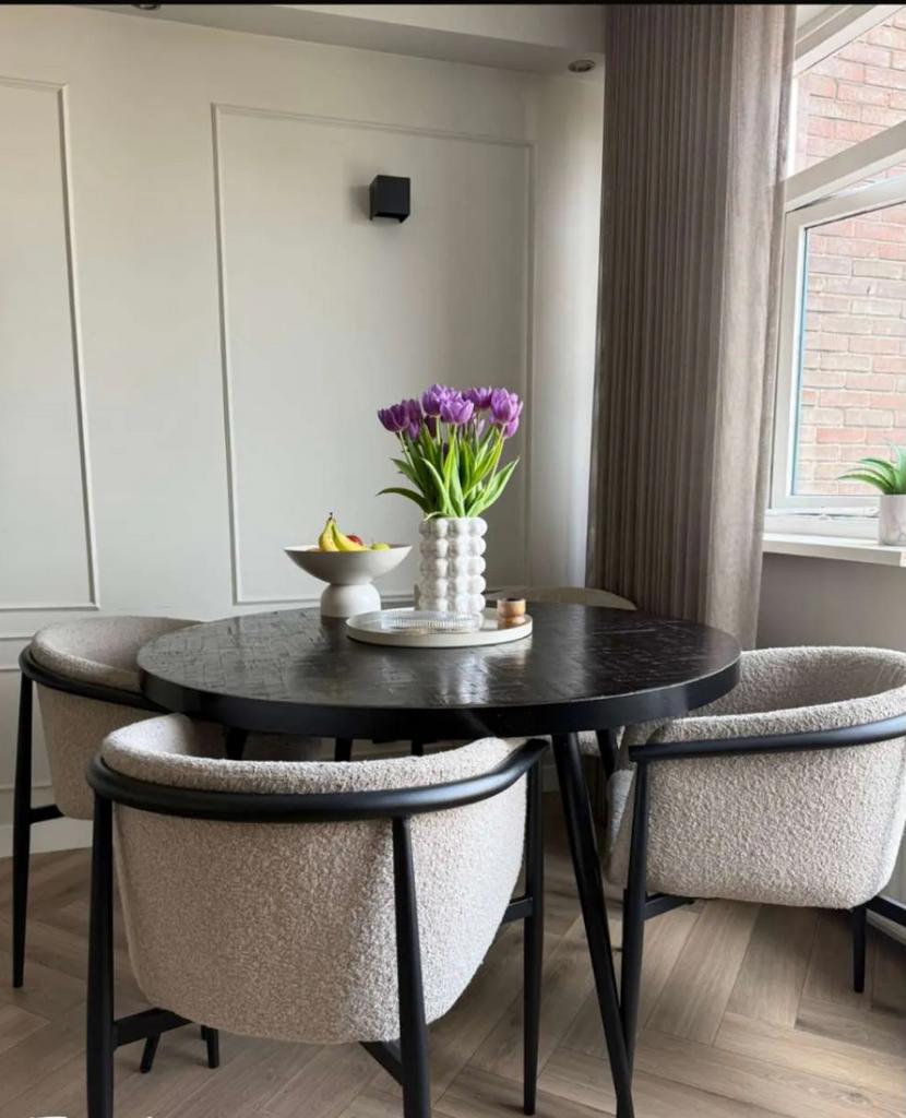 Prachtige complete eettafel, Ophalen, 4 tot 6 stoelen