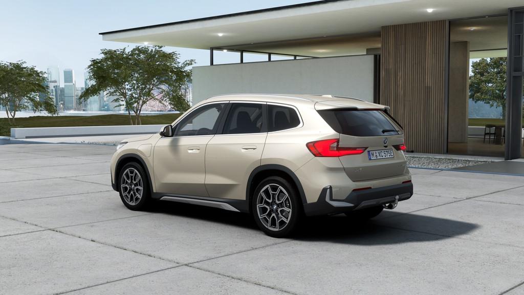 BMW X1 xDrive25e xLine Automaat / Trekhaak / Sportstoelen /, Zwart, Bedrijf, Hybride Elektrisch/Benzine, 3 cilinders