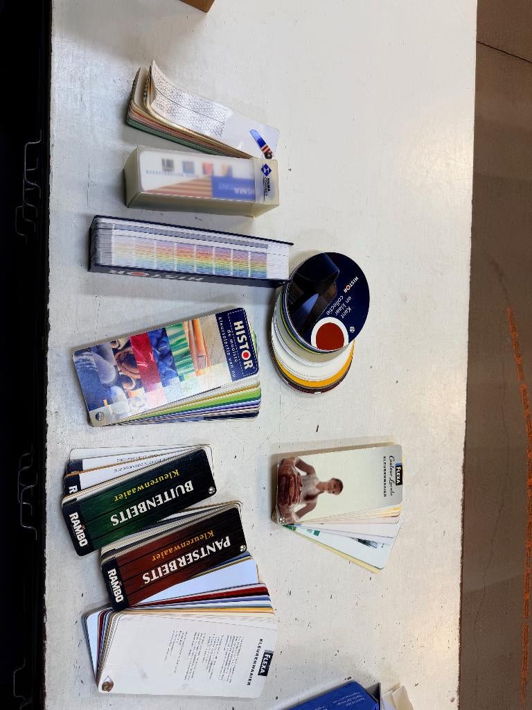 Verschillende kleurwaaiers:   Histor beits etc 10 euro pst, Ophalen of Verzenden, Gebruikt, Wit, Verf