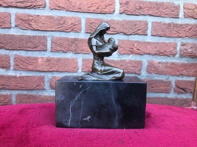 bronzen beeldje, moeder met kind, Ophalen of Verzenden