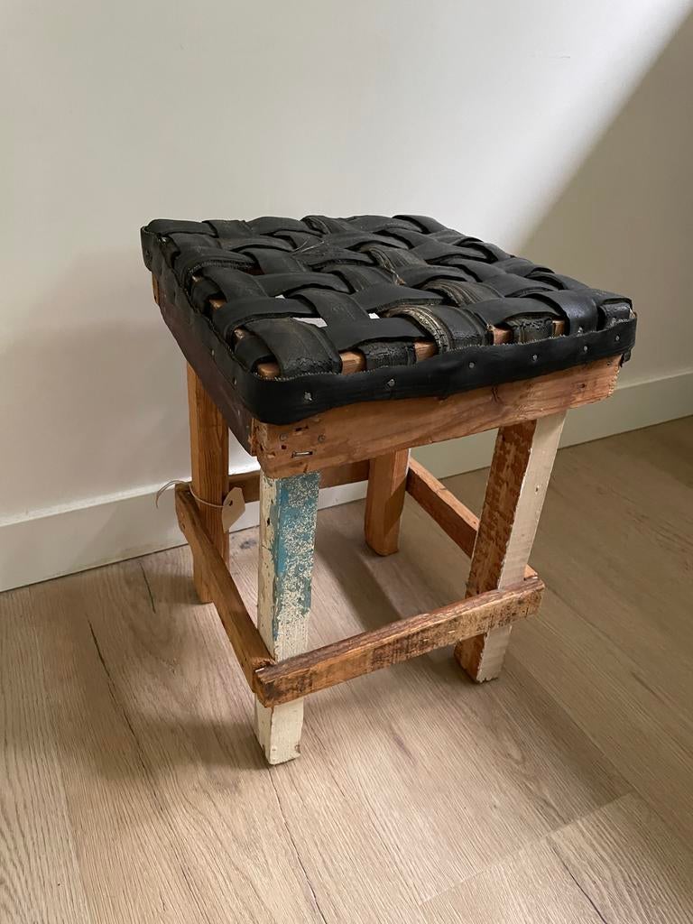 Unieke kruk van gerecycled rubber en hout, Ophalen of Verzenden, Gebruikt, Overige materialen
