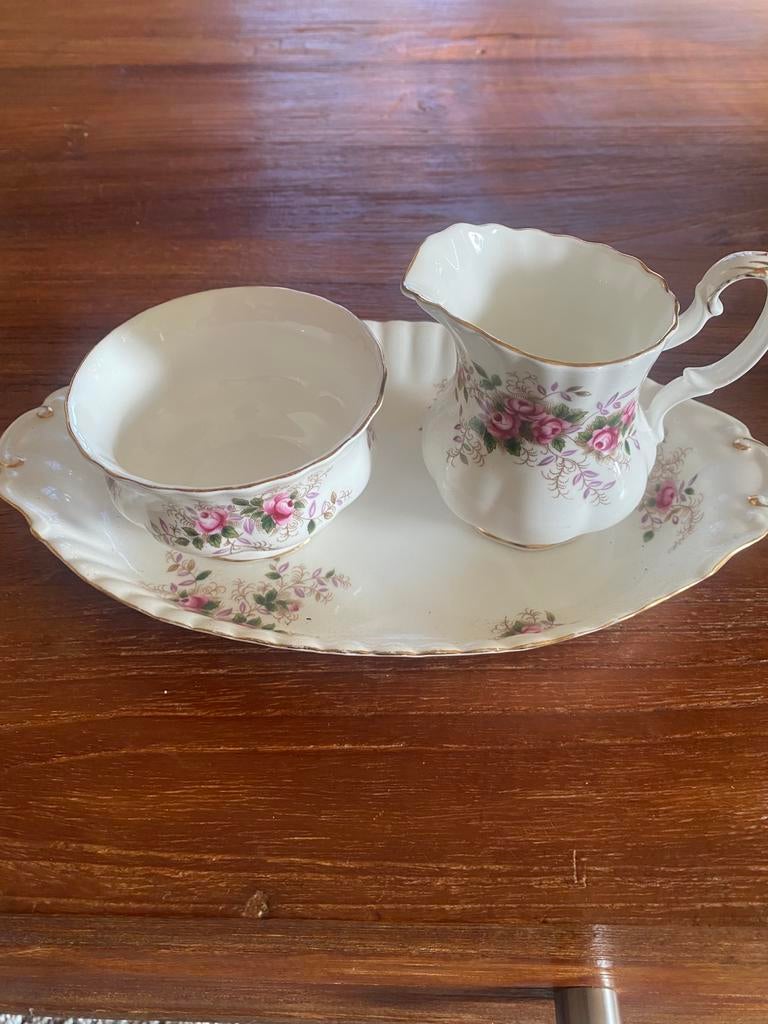 Royal Albert roomstel, Ophalen