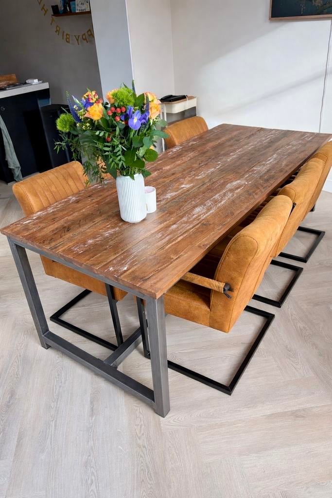 Industriële eettafel met 6 suède eetkamerstoelen, Huis en Inrichting, Tafels | Eettafels, Ophalen, Gebruikt, 100 tot 150 cm, 200 cm of meer