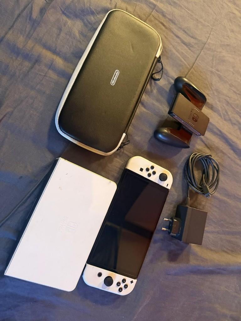 Nintendo Switch OLed Wit, Spelcomputers en Games, Ophalen, Zo goed als nieuw, Met 1 controller, Switch OLED