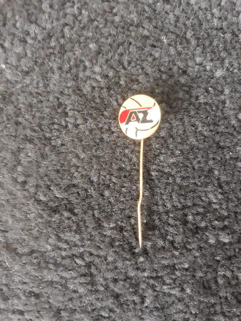 AZ speldje, Ophalen of Verzenden, Zo goed als nieuw, Sport, Speldje of Pin